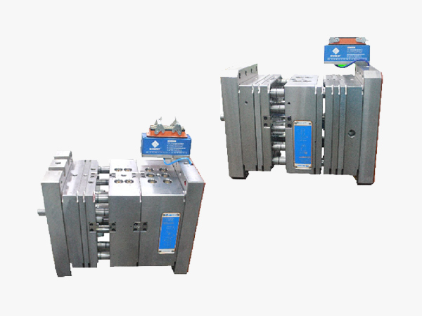 4+4穴雙色注射器模具