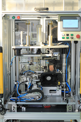 汽車加油口管組裝設(shè)備1