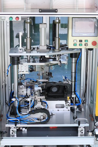 汽車加油口管組裝設(shè)備2